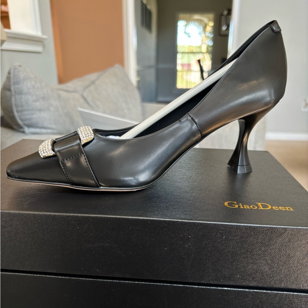 Giao Deen leather square toe rhinestone pumps - size 6